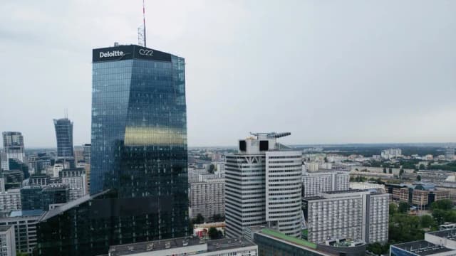 Najwyższy budynek w Warszawie: ile ma pięter i jego znaczenie Najwyższy budynek w Warszawie: ile ma pięter i jego znaczenie
