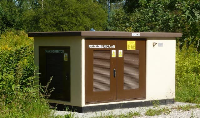 Stacja transformatorowa: budynek czy budowla? Kluczowe różnice i konsekwencje Stacja transformatorowa: budynek czy budowla? Kluczowe różnice i konsekwencje