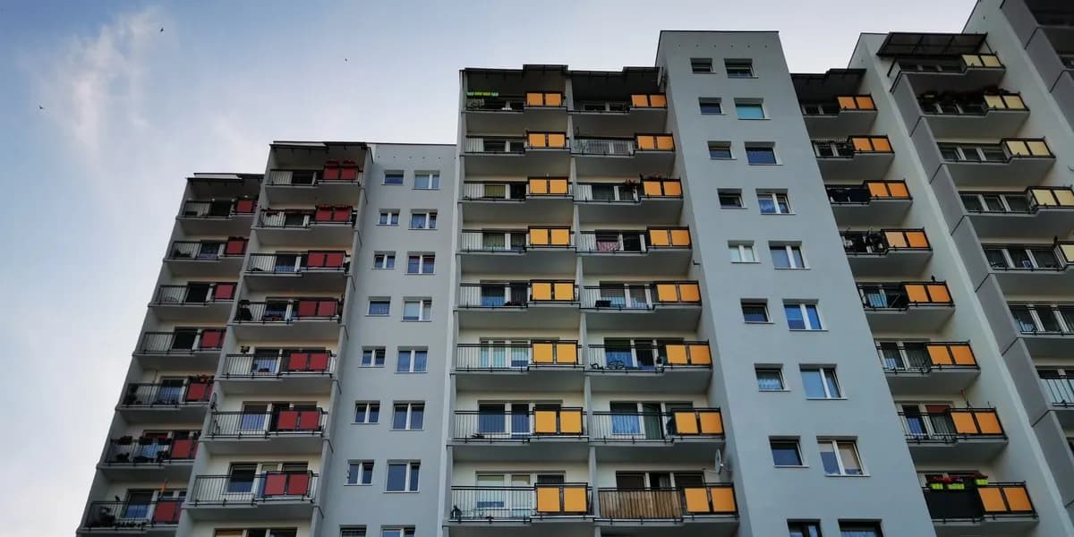 Czy warto wykupić grunt pod swoim mieszkaniem w bloku? Koszty i ryzyka Czy warto wykupić grunt pod swoim mieszkaniem w bloku? Koszty i ryzyka