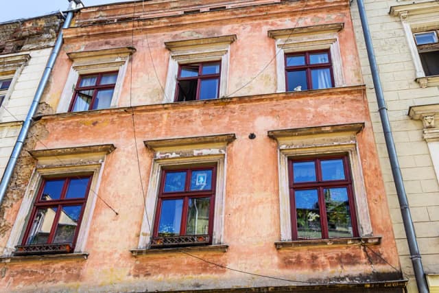 Kiedy budynek staje się zabytkiem? Odkryj kluczowe kryteria i proces Kiedy budynek staje się zabytkiem? Odkryj kluczowe kryteria i proces
