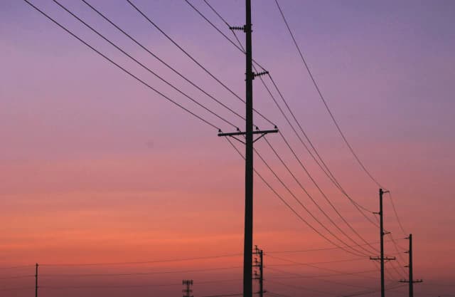 Jak skutecznie pozbyć się słupa energetycznego na działce? Jak skutecznie pozbyć się słupa energetycznego na działce?