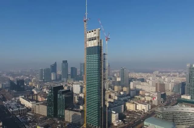 Ile pięter ma najwyższy budynek w Warszawie? Zaskakujące fakty o Varso Tower Ile pięter ma najwyższy budynek w Warszawie? Zaskakujące fakty o Varso Tower