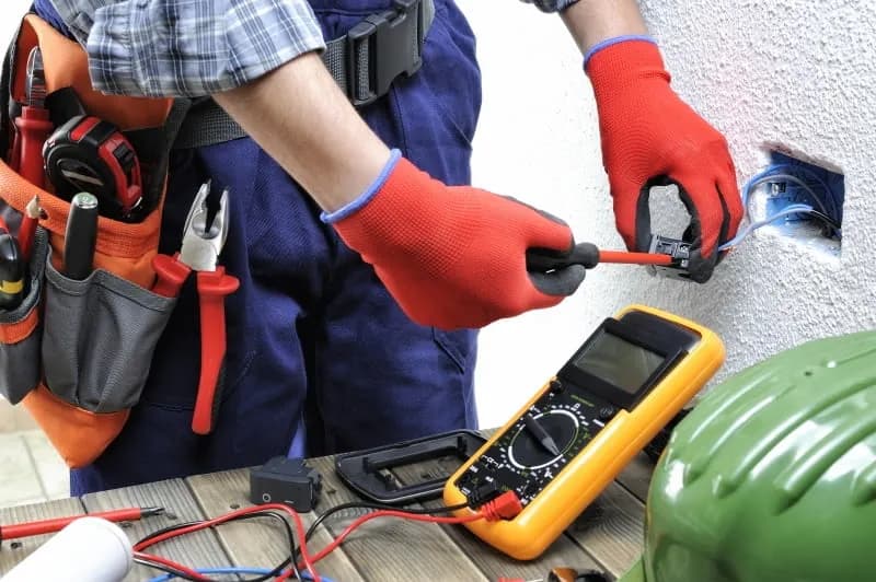 Kontrola instalacji elektrycznej w bloku - co musisz wiedzieć, aby uniknąć zagrożeń? Kontrola instalacji elektrycznej w bloku - co musisz wiedzieć, aby uniknąć zagrożeń?